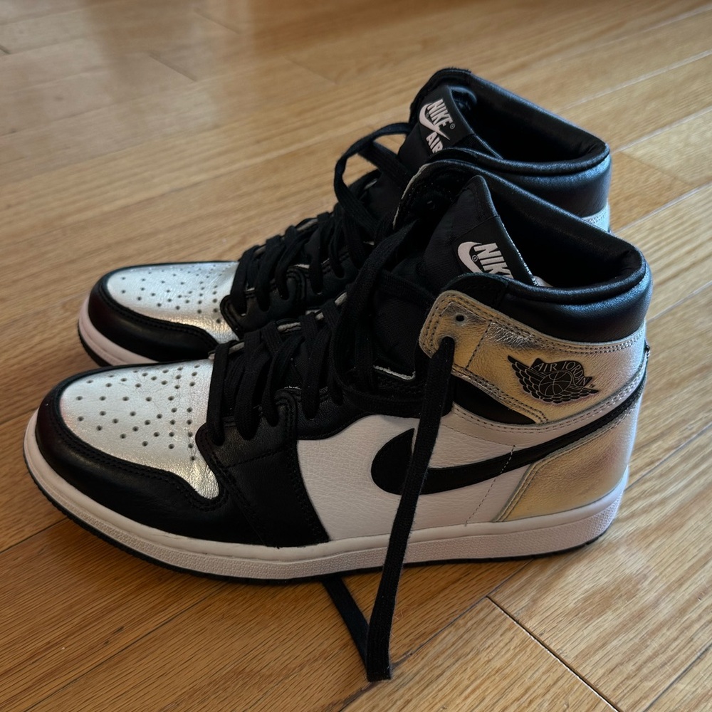 Nike Air Jordan Women’s Retro High OG Silver Toe. Size US 8.5